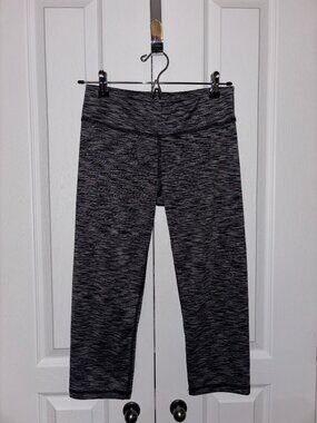 Live Love Dream Black Capri Leggings Workout Pants Women's Size M